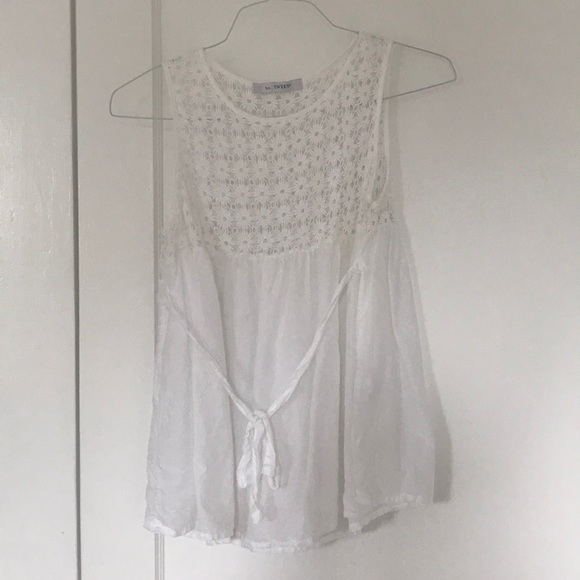 White eyelet top - Picture 4 of 4